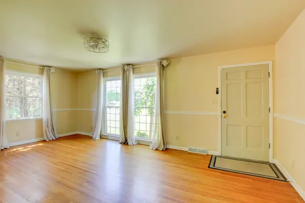 567 Chesterfield Dr, Clarksville, TN 37043