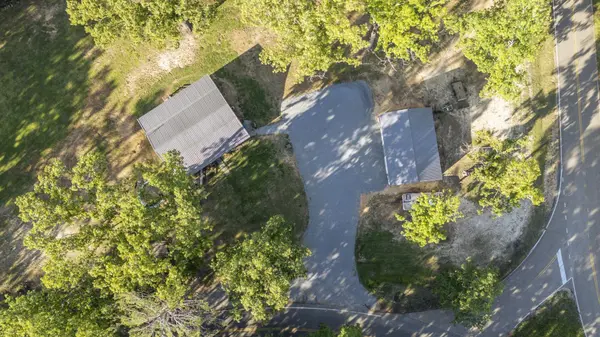 5525 HOLLAND CREEK RD, Savannah, TN 38372