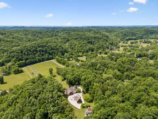 1229 Hogans Branch Rd, Hendersonville, TN 37075