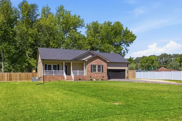 208 Avalon Dr, Paris, TN 38242