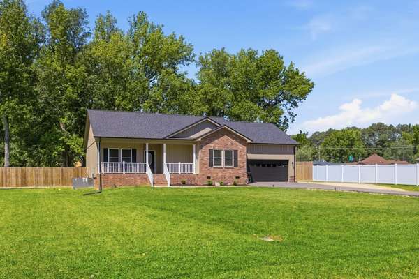 208 Avalon Dr, Paris, TN 38242