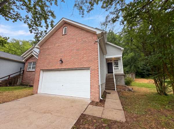 4046 Farmingham Woods Dr, Hermitage, TN 37076