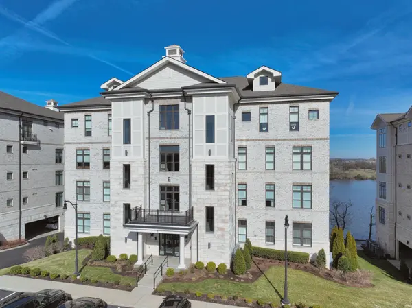 1024 Club View Dr #E 103, Gallatin, TN 37066