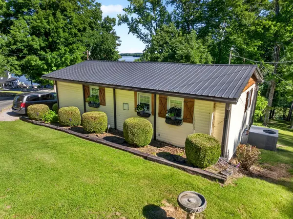 156 Lakeshore Cir, Bumpus Mills, TN 37028
