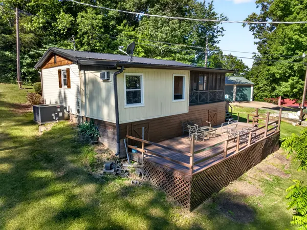 156 Lakeshore Cir, Bumpus Mills, TN 37028