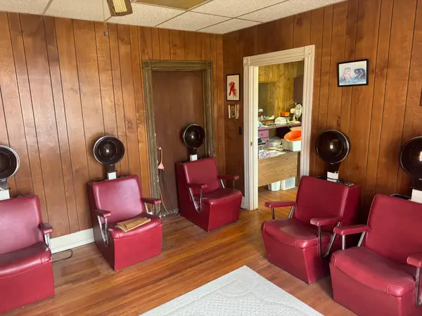 223 N Main St, Dickson, TN 37055