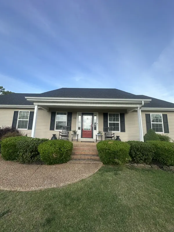 59 Eiffel Tower Ln, Paris, TN 38242