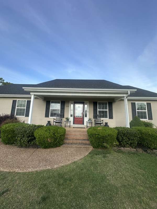 59 Eiffel Tower Ln, Paris, TN 38242