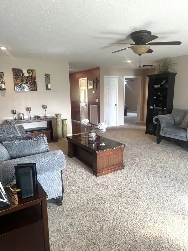 59 Eiffel Tower Ln, Paris, TN 38242