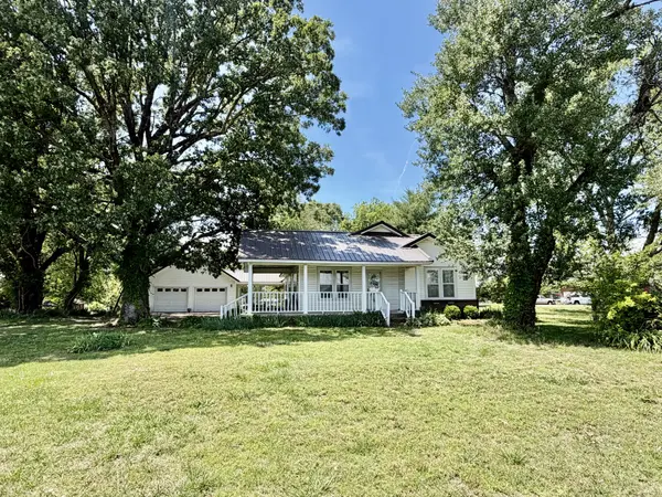 325 Rabbit Trail Rd, Leoma, TN 38468
