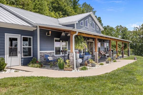 1016 Pointe of View Ln, Stewart, TN 37175