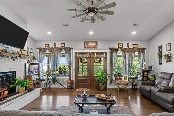 1016 Pointe of View Ln, Stewart, TN 37175