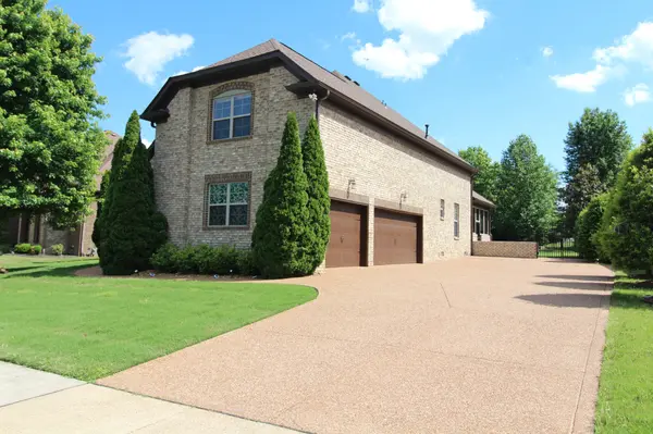 337 Crooked Creek Ln, Hendersonville, TN 37075