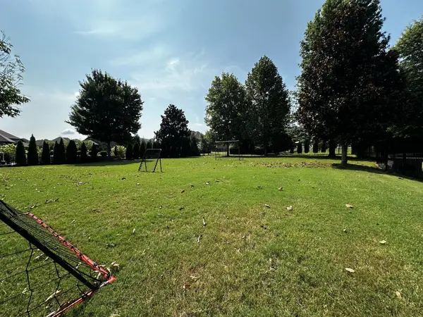 337 Crooked Creek Ln, Hendersonville, TN 37075