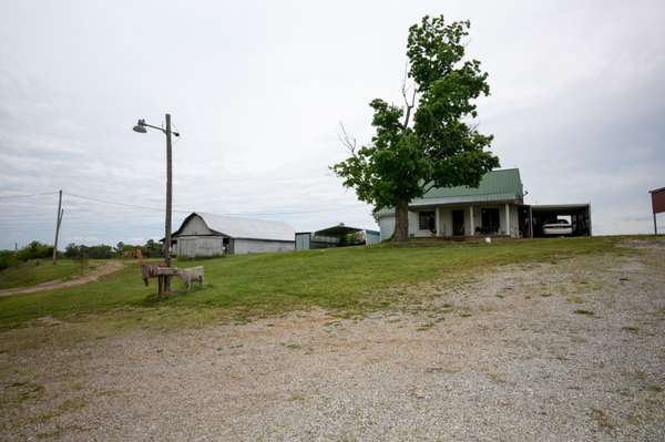 1496 S Bunker Hill Rd, Sparta, TN 38583