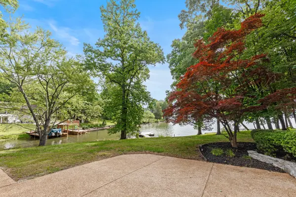 2266 N Shore Acres Road, Soddy Daisy, TN 37379