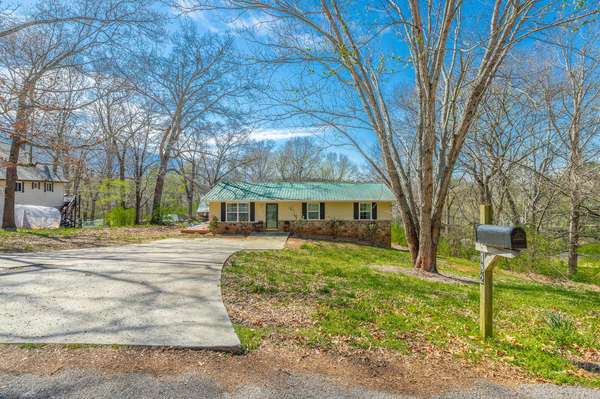 182 Woodbine Drive, Benton, TN 37307