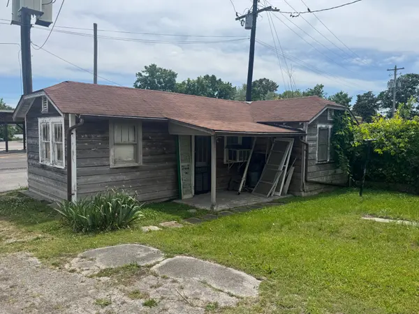 223 N Main St, Dickson, TN 37055