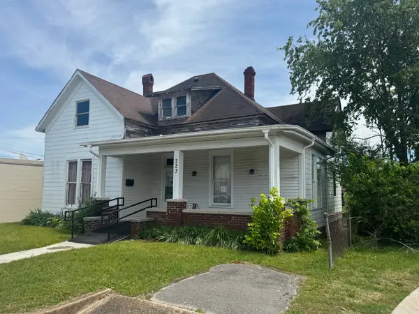 223 N Main St, Dickson, TN 37055