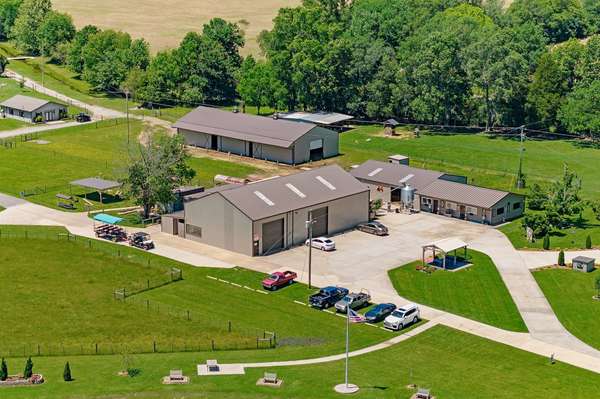285 Harmony Ln, Smithville, TN 37166