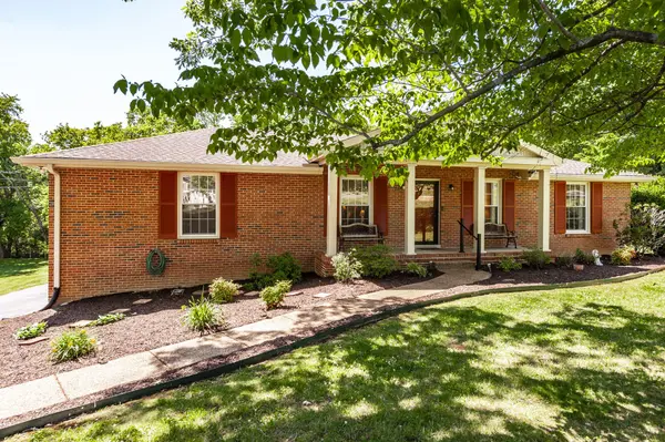 131 Honeysuckle Dr, Hendersonville, TN 37075