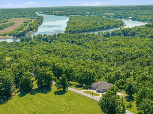 300 Rivers Edge Dr, Bath Springs, TN 38311