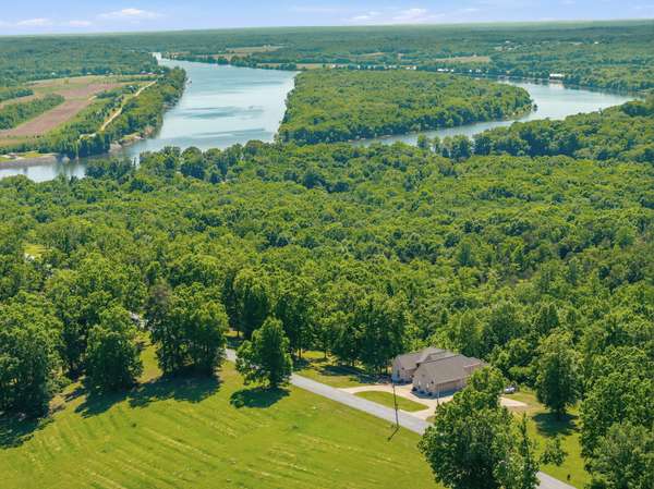 300 Rivers Edge Dr, Bath Springs, TN 38311
