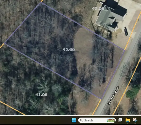 340 Rivers Edge Dr, Bath Springs, TN 38311