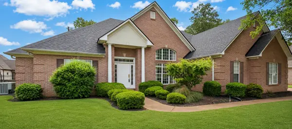 14 Brookhollow Cv, Jackson, TN 38305