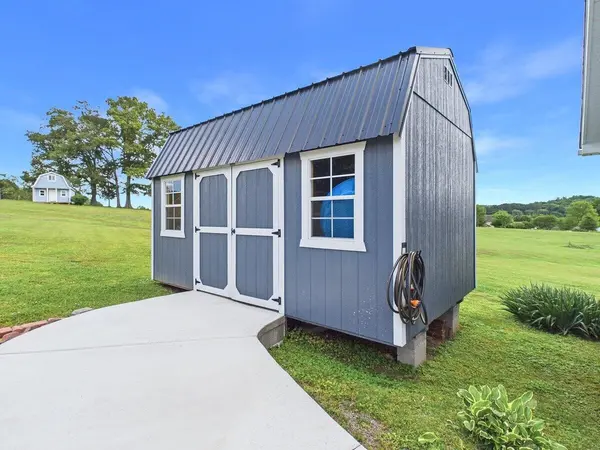 128 County Road 101, Riceville, TN 37370