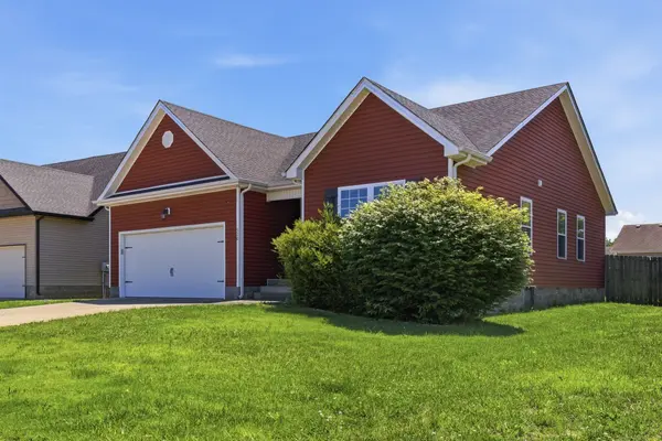 520 Falkland Cir, Clarksville, TN 37042