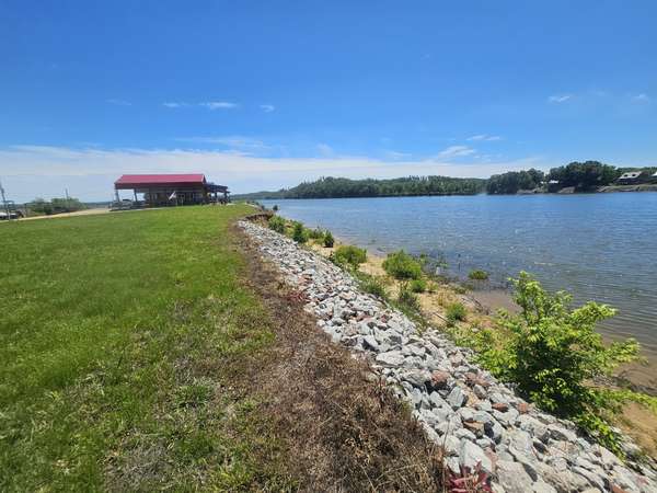 1695 Hardin Bottom River Rd, Clifton, TN 38425