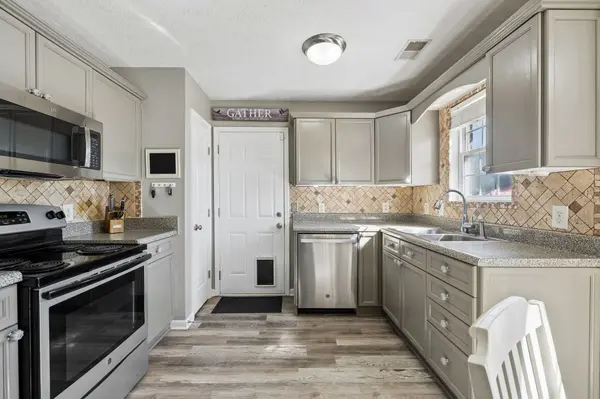 813 Magnolia Blvd, White House, TN 37188
