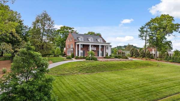 1636 Hillcrest Road, Chattanooga, TN 37405