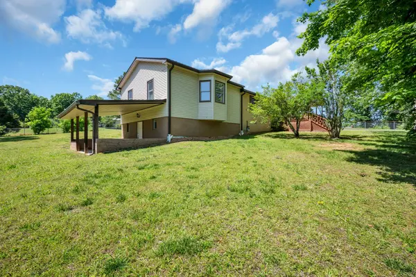 125 Lynn Ln, Charlotte, TN 37036