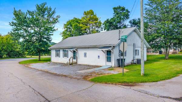 1027 Moore Street, Athens, TN 37303