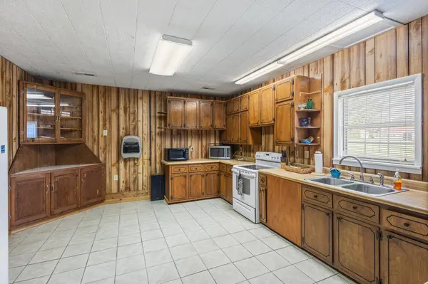 1027 Moore Street, Athens, TN 37303