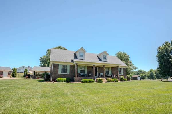 6 Hawthorne Dr, Lawrenceburg, TN 38464