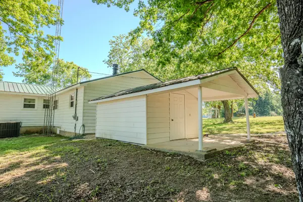 5780 Berry Rd, Cypress Inn, TN 38452