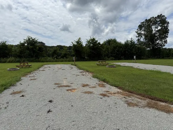 212 S River Front Dr, Clifton, TN 38425