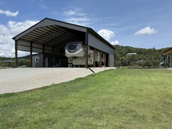 188 S River Front Dr, Clifton, TN 38425