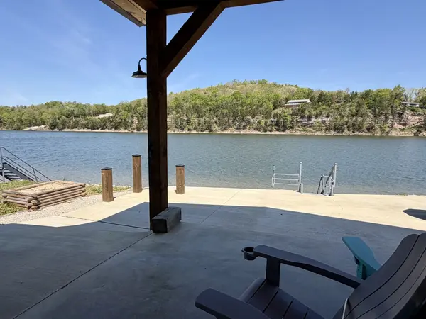 188 S River Front Dr, Clifton, TN 38425