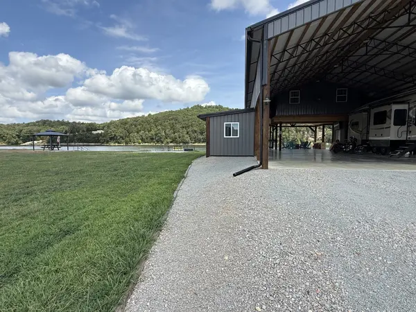 188 S River Front Dr, Clifton, TN 38425