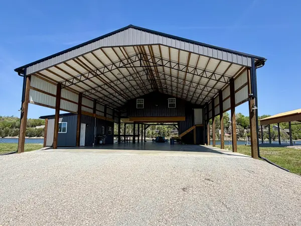 188 S River Front Dr, Clifton, TN 38425