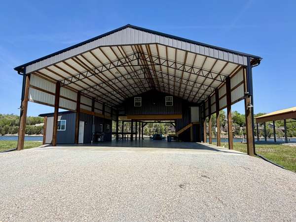 188 S River Front Dr, Clifton, TN 38425