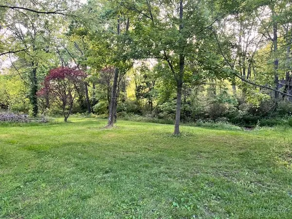 698 Clearview Rd, Cottontown, TN 37048