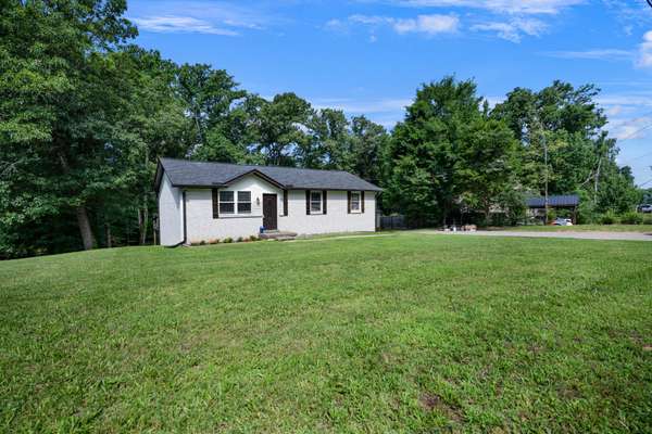 412 Hilltop Dr, Clarksville, TN 37040