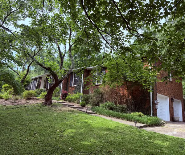 2016 Sunny Side Dr, Brentwood, TN 37027