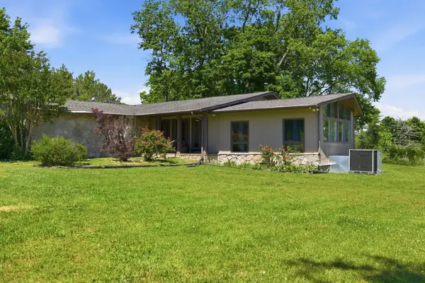 1020 Bunker Hill Dr, Arrington, TN 37014
