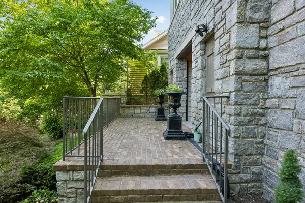 301 32nd Ave #S, Nashville, TN 37212